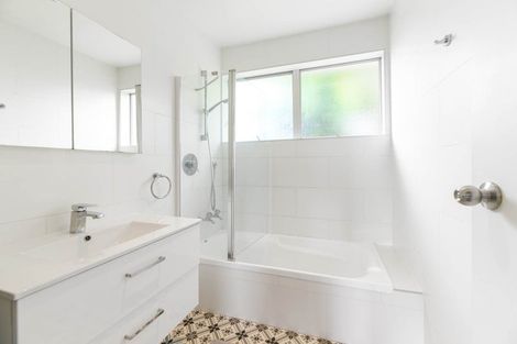 Photo of property in 132 Awaruku Road, Torbay, Auckland, 0630