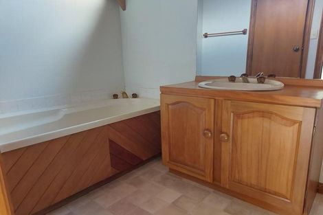 Photo of property in 7 Sunrise Lane, Te Atatu South, Auckland, 0610