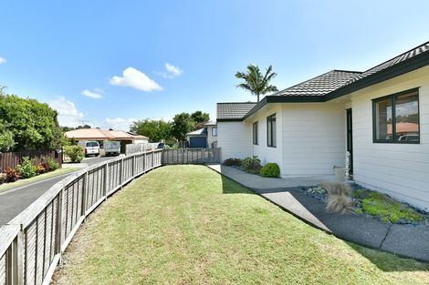 Photo of property in 2/8 Knott Road, Stanmore Bay, Whangaparaoa, 0932