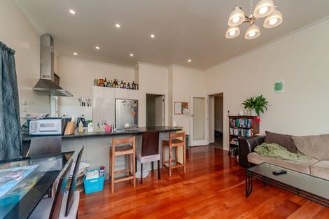 Photo of property in 1/126 The Parade, Island Bay, Wellington, 6023