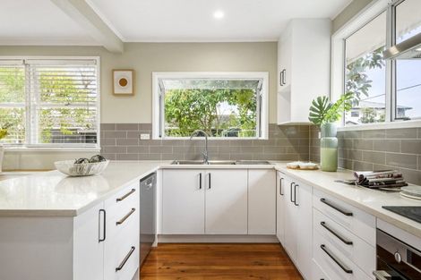 Photo of property in 1/46 Sunnynook Road, Sunnynook, Auckland, 0620