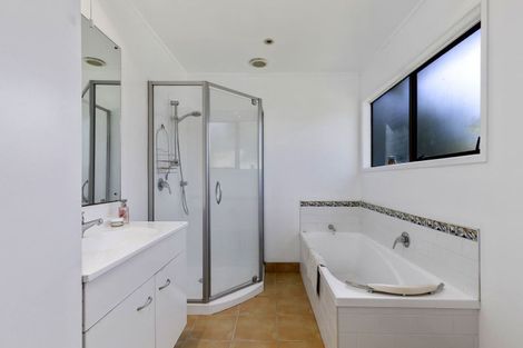 Photo of property in 9 Geoffrey Road, Torbay, Auckland, 0630