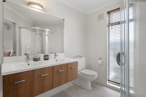 Photo of property in 2 Metzenthin Close, Raumati South, Paraparaumu, 5032