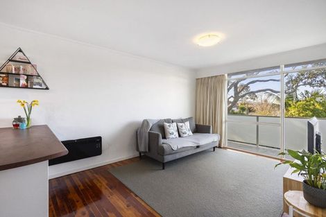 Photo of property in 5/77 Old Lake Road, Narrow Neck, Auckland, 0624