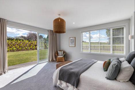 Photo of property in 5 Lens Way, Acacia Bay, Taupo, 3385