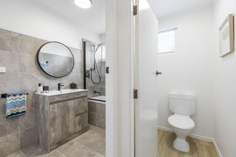 Photo of property in 4/24 Dawnhaven Drive, Te Atatu Peninsula, Auckland, 0610