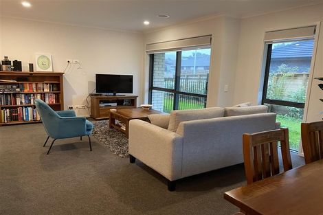 Photo of property in 4 Mooring Close, Whitby, Porirua, 5024