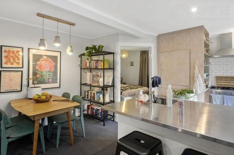 Photo of property in 10 Governor Road, Northland, Wellington, 6012