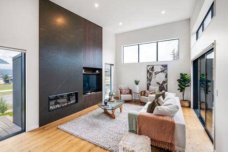 Photo of property in 72 Kirimoko Crescent, Wanaka, 9305