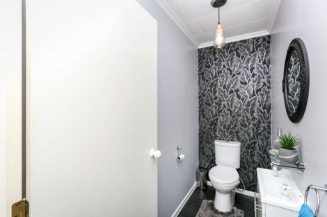 Photo of property in 7 Tukapa Street, Westown, New Plymouth, 4310