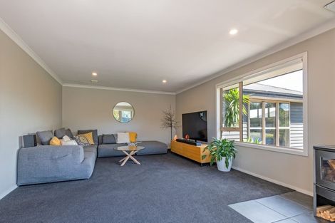 Photo of property in 5 Galea Grove, Kelvin Grove, Palmerston North, 4414