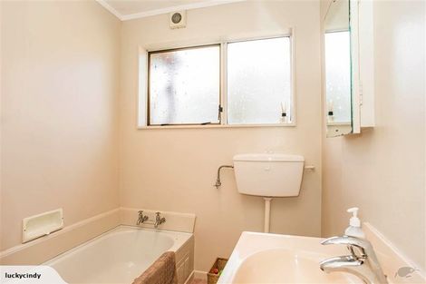 Photo of property in 146u2 Newlands Road, Newlands, Wellington, 6037