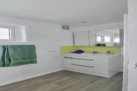 Photo of property in 176 Henderson Valley Road, Henderson, Auckland, 0612