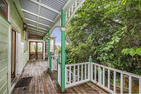Photo of property in 39 Garden Road, Northland, Wellington, 6012