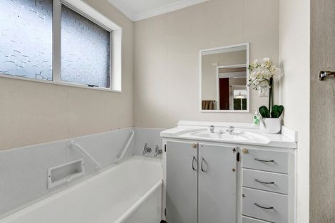 Photo of property in 2 Adrian Street, Stratford, 4332