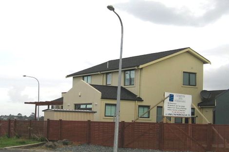Photo of property in 16/15 Clearwater Cove, West Harbour, Auckland, 0618