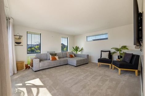Photo of property in 8 Irvines Track, Halswell, Christchurch, 8025
