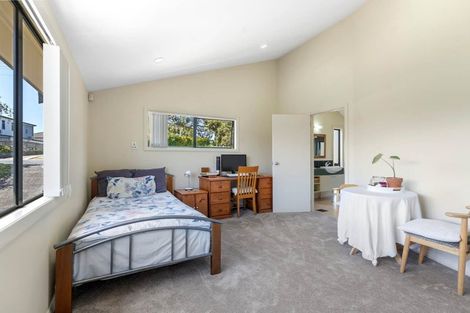 Photo of property in 1/230 East Coast Road, Forrest Hill, Auckland, 0620