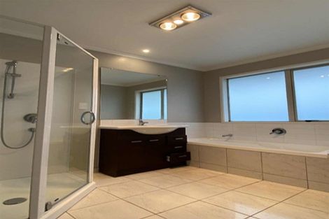 Photo of property in 5 Canyon Drive, Oteha, Auckland, 0632