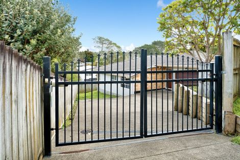 Photo of property in 103a Barrys Road, Glendene, Auckland, 0602