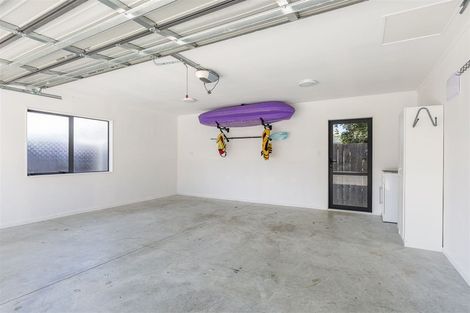 Photo of property in 33a Gill Avenue, Te Atatu Peninsula, Auckland, 0610