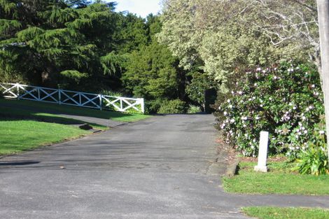 Photo of property in 8b Kingsclere Place, Goodwood Heights, Auckland, 2105