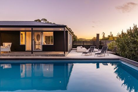 Photo of property in 10 Charlton Road, Te Awanga, 4102