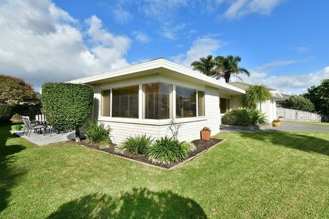 Photo of property in 113 Lakeside Drive, Orewa, 0931