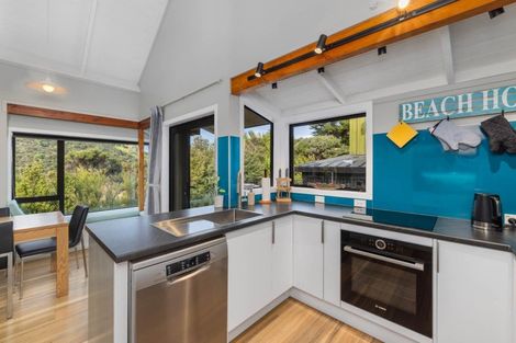 Photo of property in 19 Te Kahikatoa Peninsula Road, Kaeo, 0478