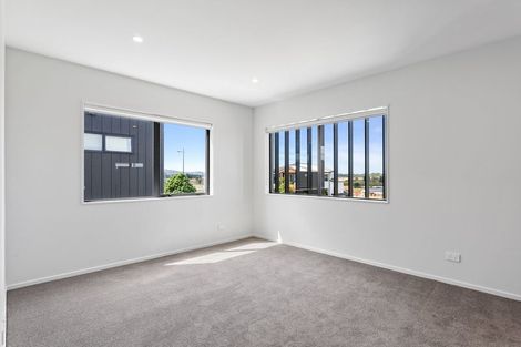 Photo of property in 31 Parkmore Drive, Rosehill, 2113