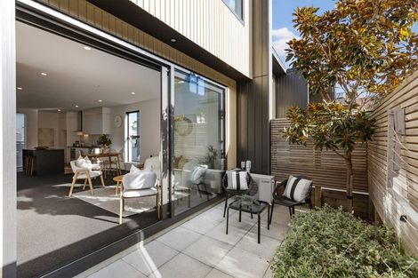 Photo of property in 2/20 Trent Street, Island Bay, Wellington, 6023