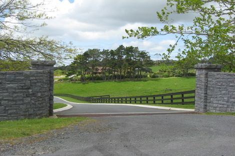Photo of property in 255 Tawa Road, Kumeu, 0891