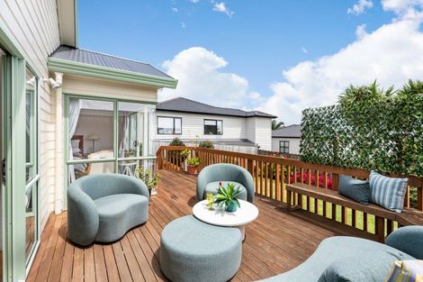 Photo of property in 9a Bradbury Road, Botany Downs, Auckland, 2010