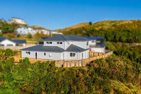 Photo of property in 22 Prestbury Grove, Churton Park, Wellington, 6037
