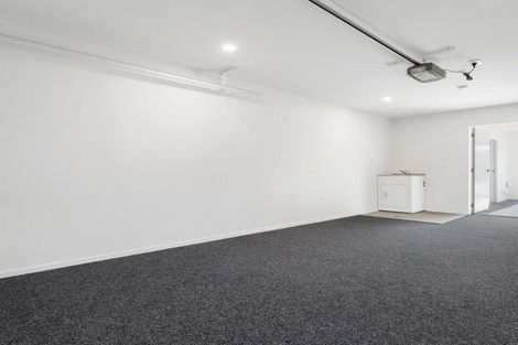 Photo of property in 2/113 Te Atatu Road, Te Atatu South, Auckland, 0610