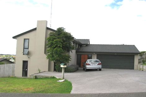 Photo of property in 15 Mannikin Place, Unsworth Heights, Auckland, 0632