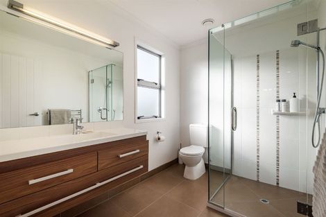 Photo of property in 11a Church Street, Northcote Point, Auckland, 0627
