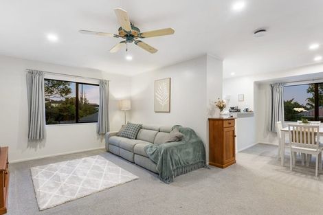 Photo of property in 2/18 Atlantis Place, Totara Vale, Auckland, 0629