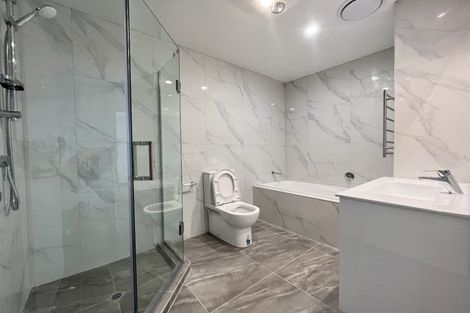 Photo of property in 116a Cascades Road, Pakuranga Heights, Auckland, 2010