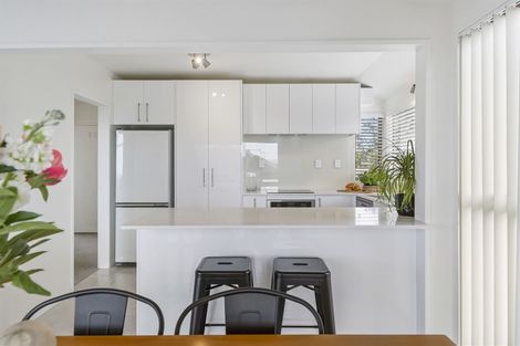 Photo of property in 2/165 Birkenhead Avenue, Birkenhead, Auckland, 0626