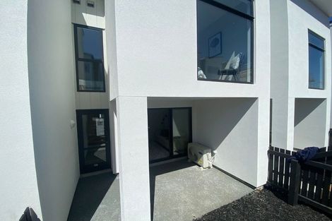 Photo of property in 2 Mikoikoi Crescent, Mangere Bridge, Auckland, 2022