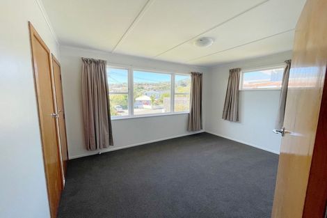 Photo of property in 43 Lynda Avenue, Paparangi, Wellington, 6037