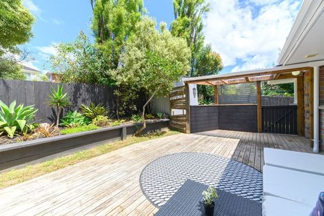 Photo of property in 2/11 Lenihan Street, Northcote, Auckland, 0627