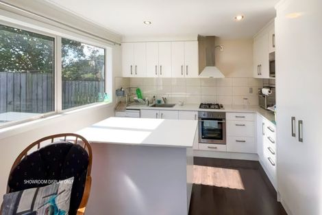 Photo of property in 15 Ware Place, Pakuranga Heights, Auckland, 2010