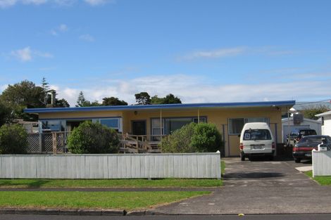 Photo of property in 41 Gloria Avenue, Te Atatu Peninsula, Auckland, 0610