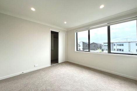 Photo of property in 10 Park Green Avenue, Rosehill, 2113