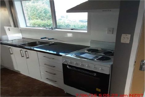 Photo of property in 1 Albany Road, One Tree Point, 0118