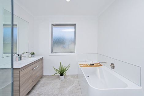 Photo of property in 92 Blairlogie Close, Otatara, 9879