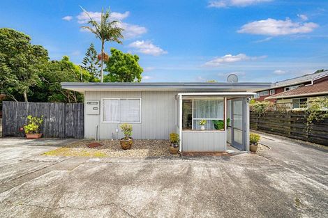 Photo of property in 1a/3 Divich Avenue, Te Atatu South, Auckland, 0610