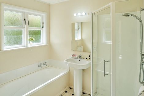 Photo of property in 196 Karori Road, Karori, Wellington, 6012